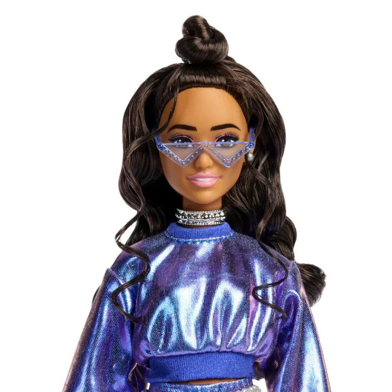 Barbie Deluxe Style nº 7 Muñeca Morena con Conjunto de Ropa Azul Metalizado y Accesorios> Muñecas