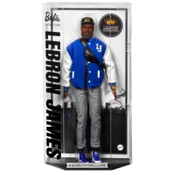 Barbie Signature Muñeco Kenbassador Coleccionable de Lebron James con Conjunto de Chaqueta Universitaria y Accesorios> Fan Zone|Muñecas