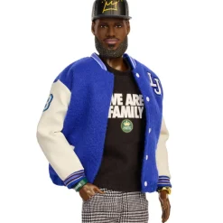 Barbie Signature Muñeco Kenbassador Coleccionable de Lebron James con Conjunto de Chaqueta Universitaria y Accesorios><noscript><img width=