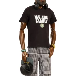 Barbie Signature Muñeco Kenbassador Coleccionable de Lebron James con Conjunto de Chaqueta Universitaria y Accesorios><noscript><img width=
