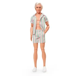 Barbie The Movie Muñeco Ken con Conjunto de Playa a Rayas Rosa y Verde Pastel, Tabla de Surf y Zapatillas> Fan Zone|Muñecas